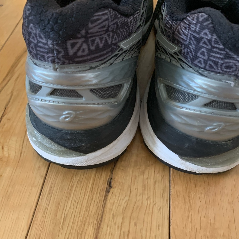 ASICS - Picture 4 of 6